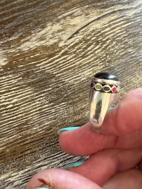 Vintage Sterling Silver Cabochon Onyx and Multi-Stone Inlay Ring. SZ 6.75 - Picture 10 of 17